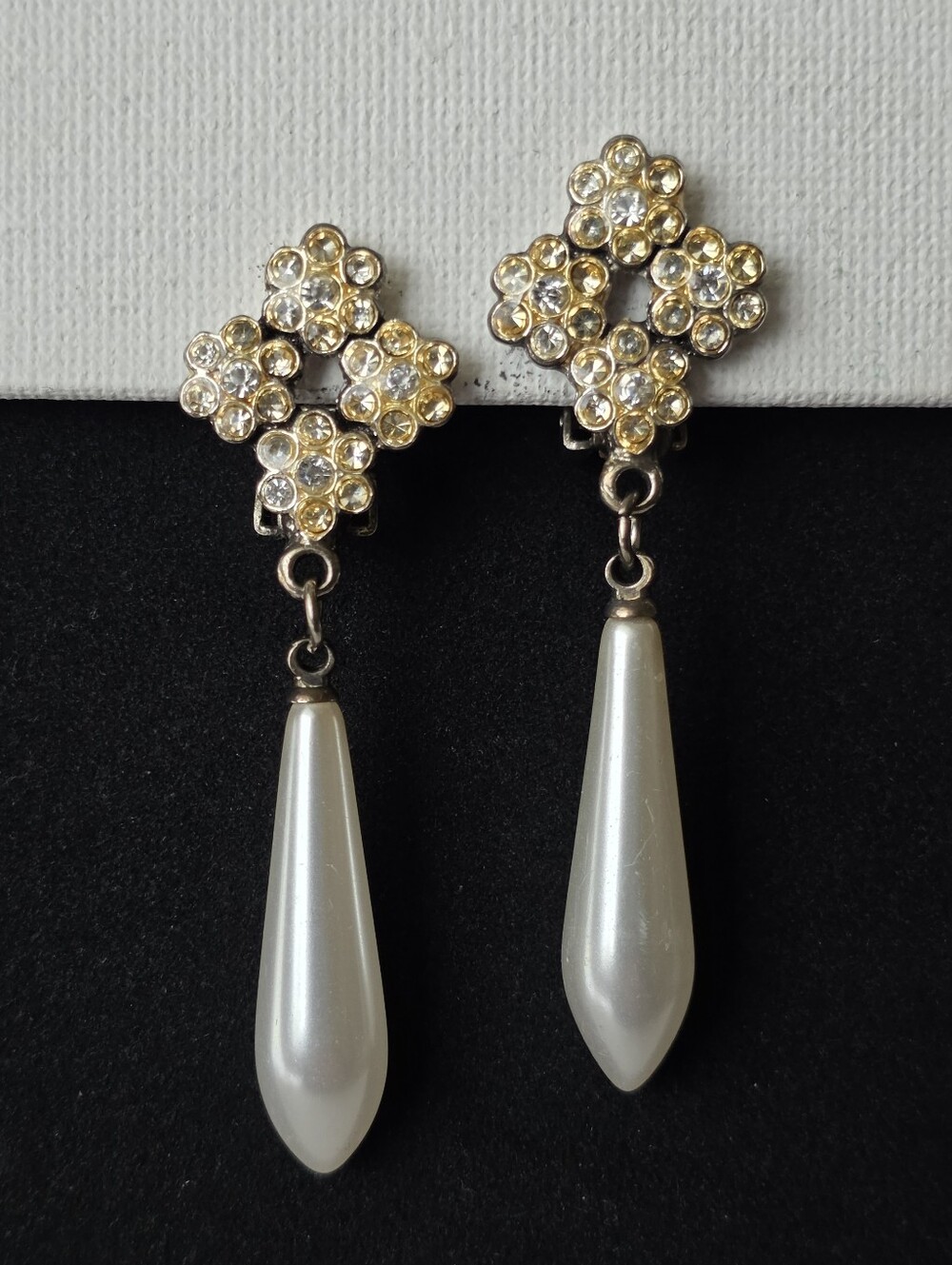 Vintage Rhinestone Faux Pearl Drop Clip On Dangle Earrings Classic Elegance